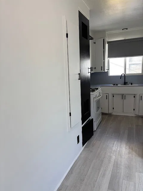 Studio, 450 sqft, $1,925 — Photo 3