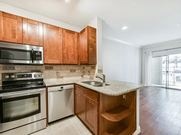 3231 Allen Pkwy APT 6103, Houston, TX 77019