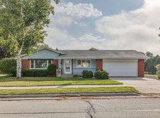 121 S Lincoln Dr, Howards Grove, WI 53083