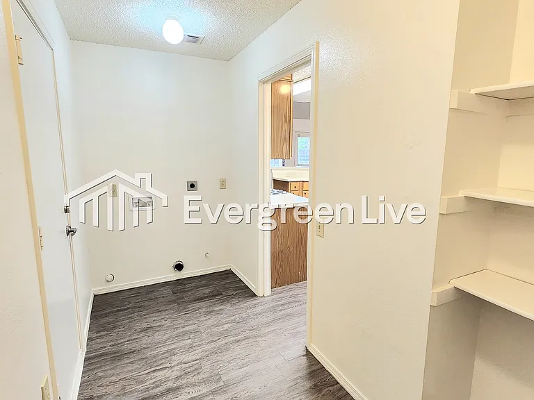 2252 Taos Ct — Photo 10