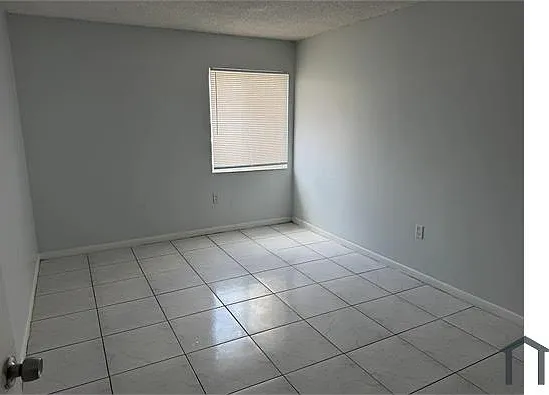 525 N 62nd Ave #7 — Photo 3