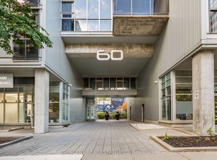 60 Bathurst St #811, Toronto, ON M5V 2P4