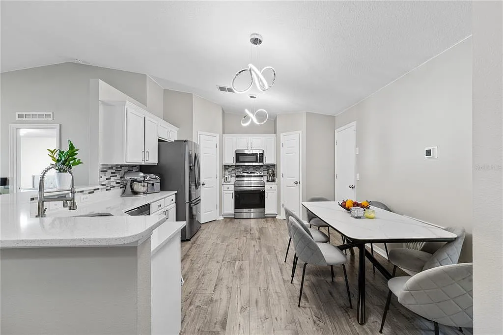 3 bed, 2.0 bath, 1424 sqft, $2,500 — Photo 4