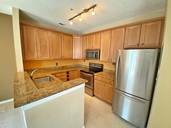 3rd image of 273 S Pickett St