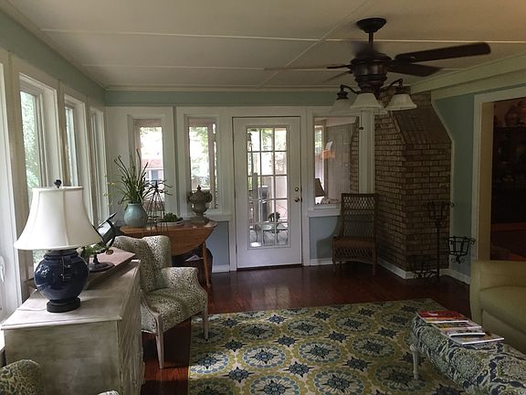 3rd image of 424 Pecan Ave