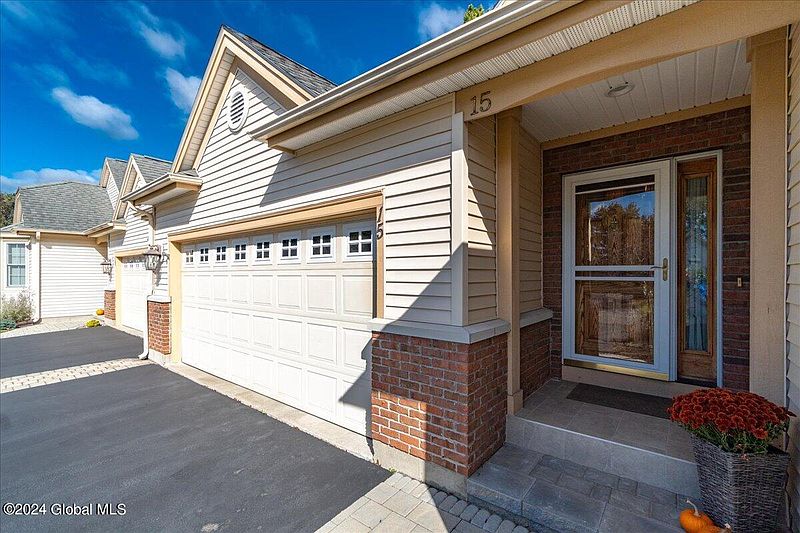 2nd image of 15 Camden Circle