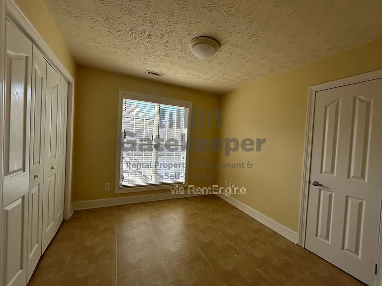 111 Hanbury Ln — Photo 25