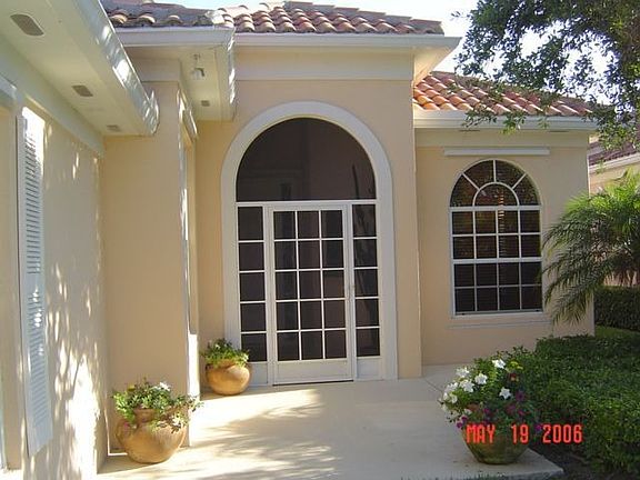 Screened Entry Way
