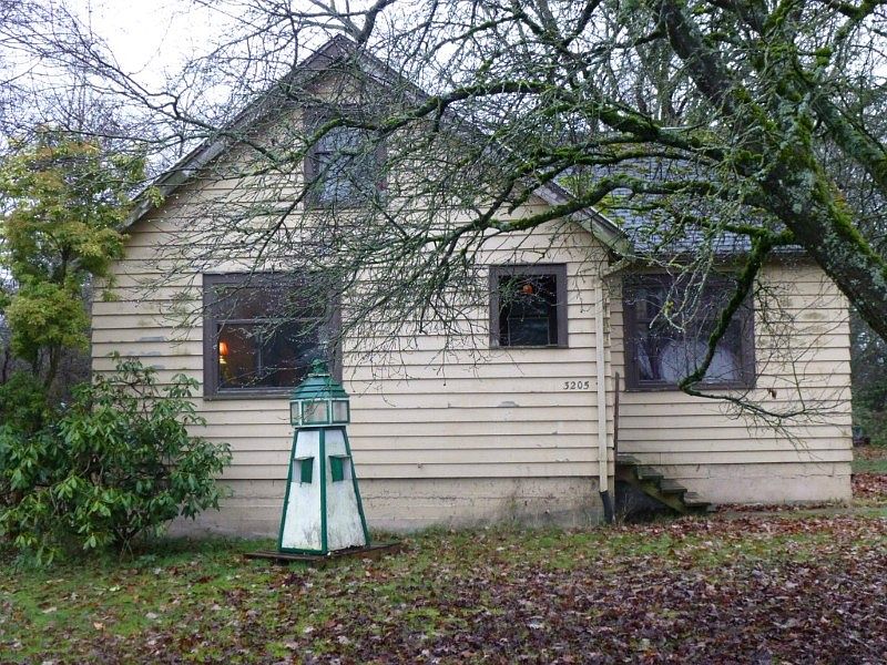 1st image of 3205 Alderwood Ave