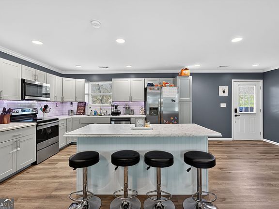 5th image of 571 Oak Grove Rd