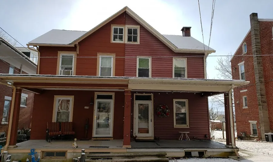 236 Main St photo 1