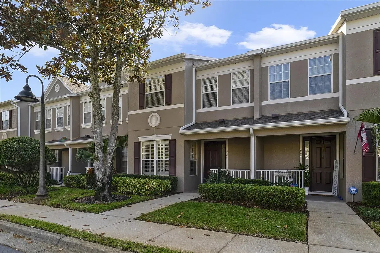 3 bed, 2.5 bath, 1705 sqft, $2,395 — Photo 2