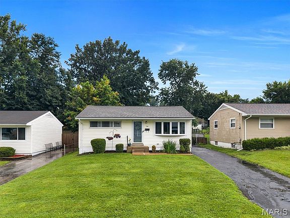 3rd image of 244 Floralea Pl