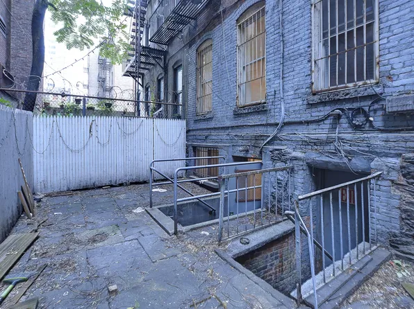 321 West 47th Street image 7 of 7