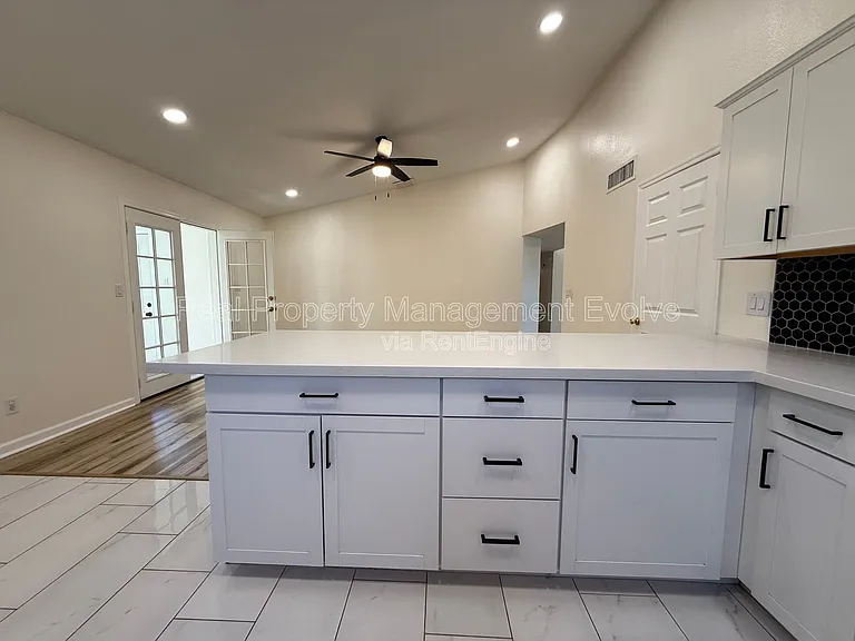 6502 E Grandview Dr — Photo 12
