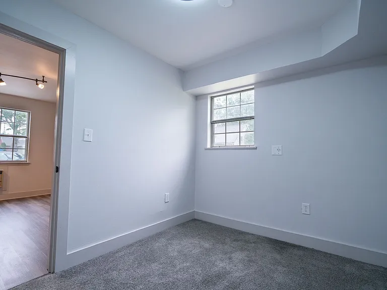 West Gate Apartments — Photo 13