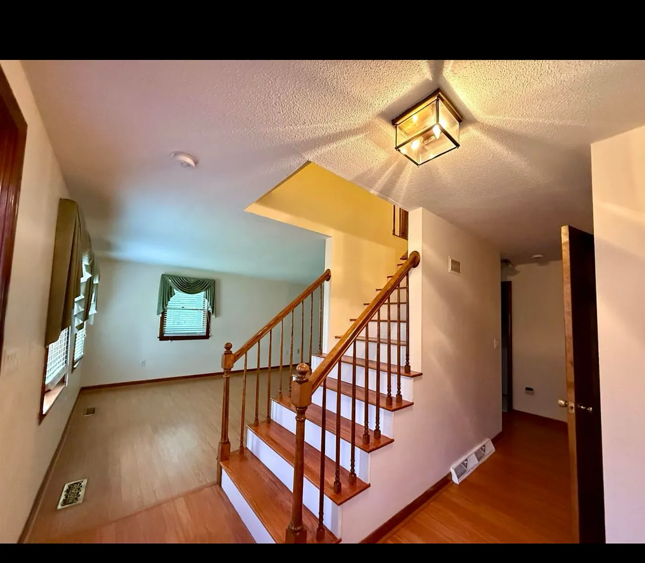 4 bed, 2.5 bath, 3636 sqft, $4,200 — Photo 4