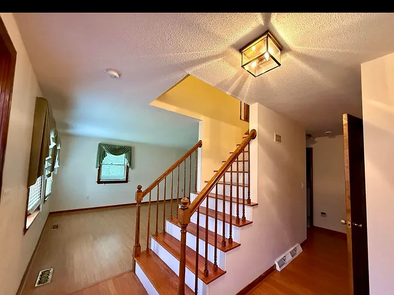 69 Timberline Dr — Photo 4