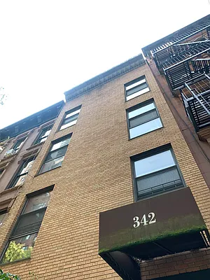 Rented by Douglas Elliman | media 22