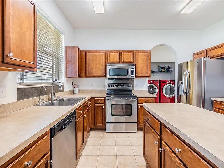 8219 Canterbury Lake Blvd — Photo 3
