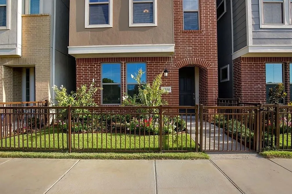 3 bed, 3.5 bath, 1852 sqft, $3,250 — Photo 2