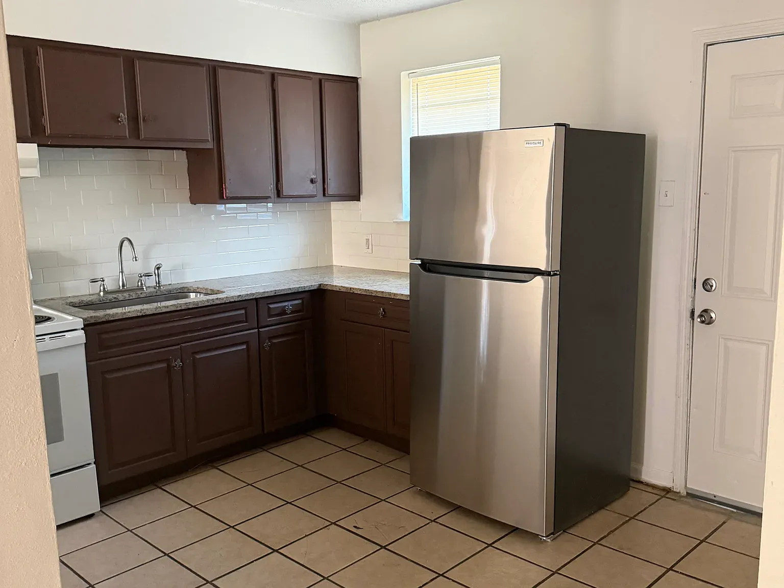 2 bed, 950 sqft, $950 — Photo 2