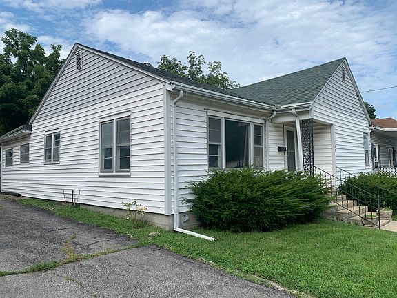 Pulling into driveway from Taylor St