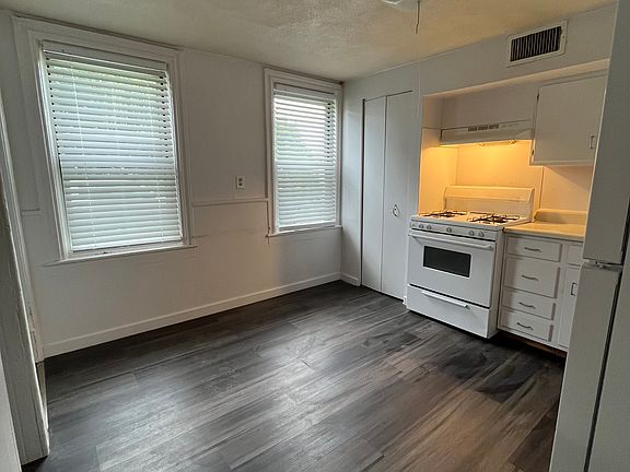 2nd image of 62 Trenton St Floor 1
