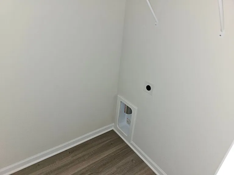 524 Hawley St — Photo 30