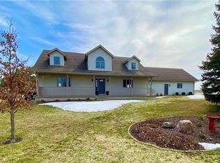 256 Newburg Rd, Grinnell, IA 50112