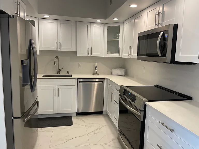 5600 Collins Ave — Photo 5