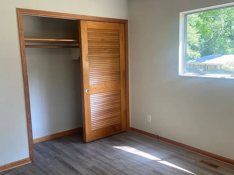 1908 Hickory Ln — Photo 23
