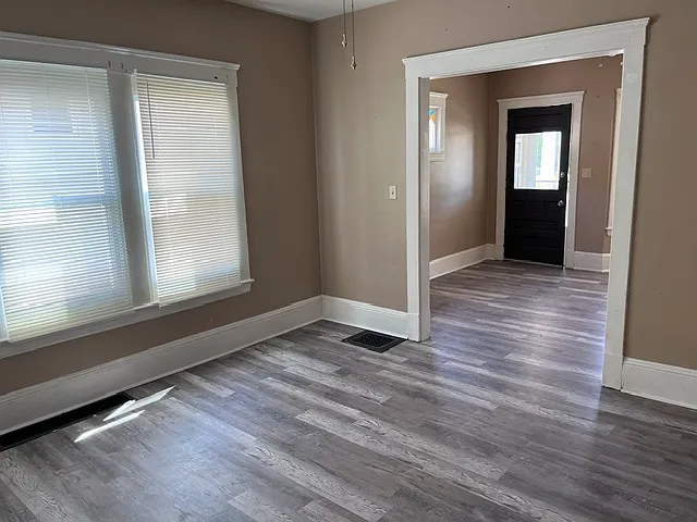 1281 Webb Rd — Photo 5