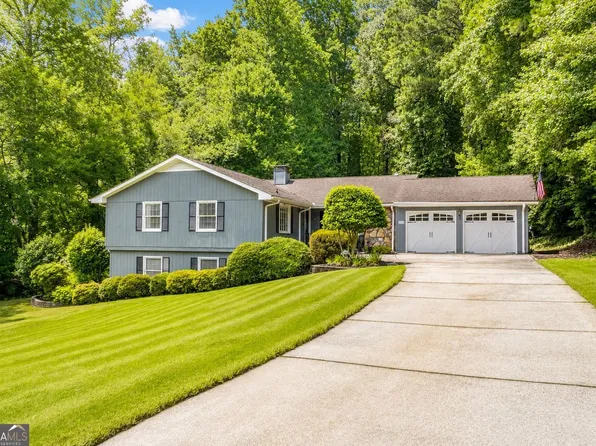 1054 Fairfield Dr NE, Marietta, GA 30068