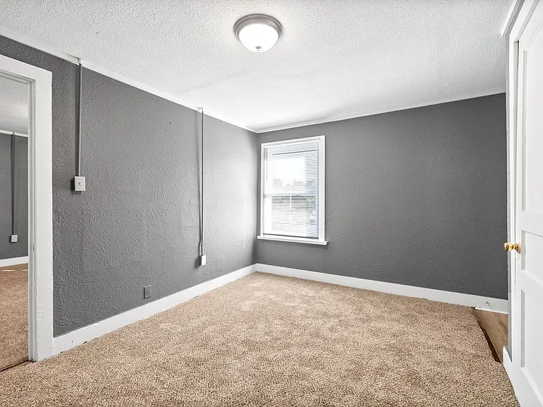 Lafayette Road-420 — Photo 16