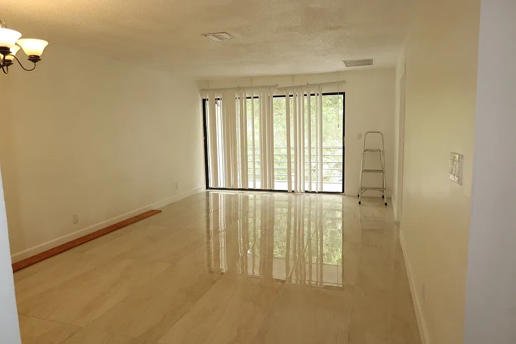2 bed, 900 sqft, $2,100 — Photo 1