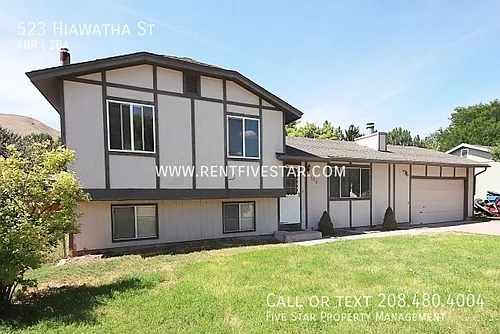 523 Hiawatha St Photo 1