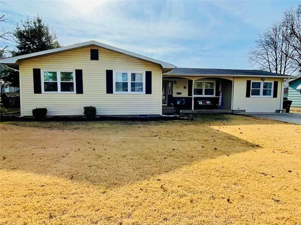 1314 Killarney Dr, Greenville, IL 62246