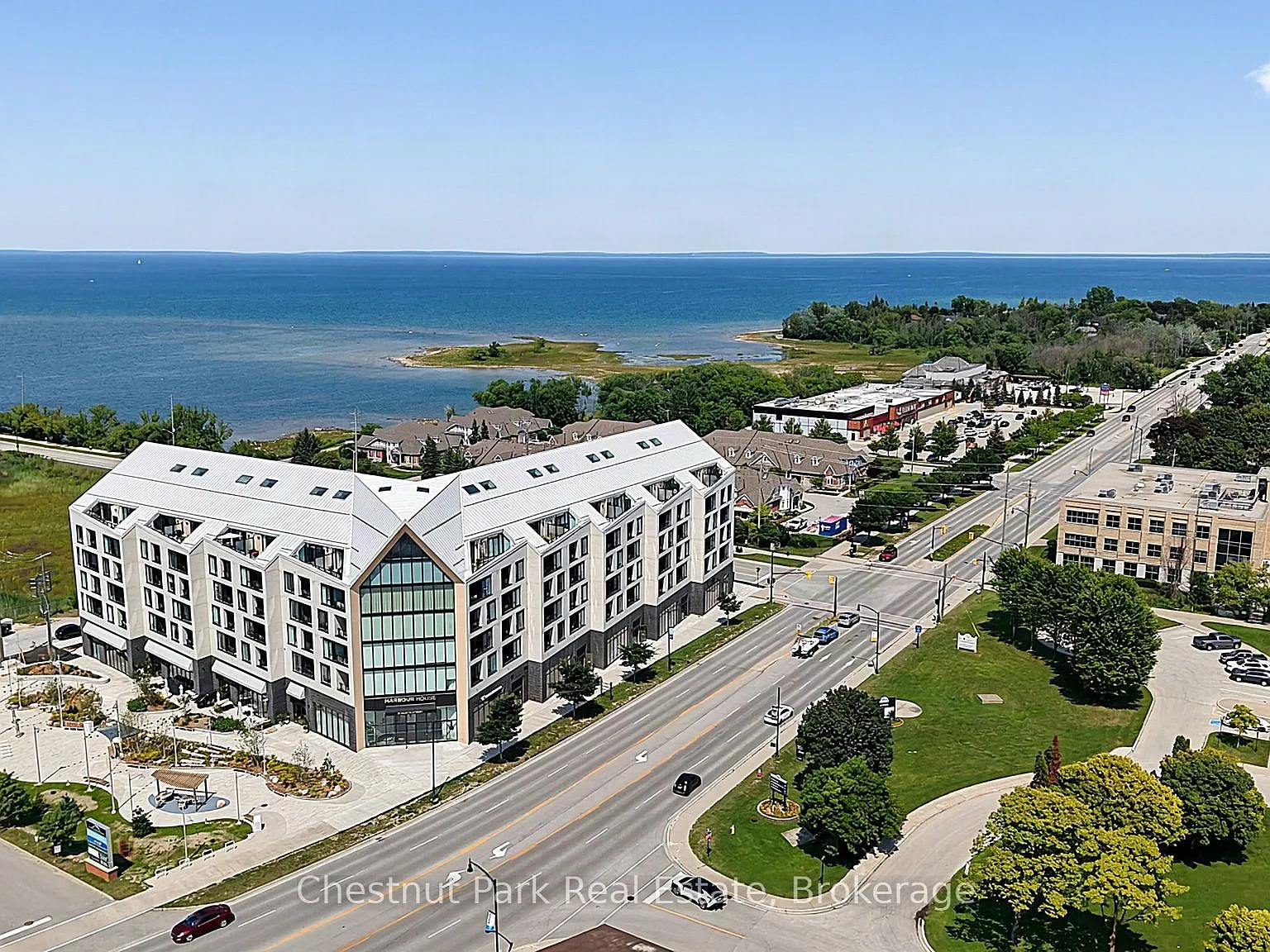 Harbour House Condos — Photo 3