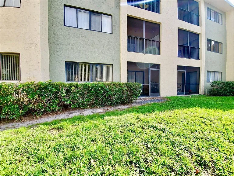2445 SW 18th Ter #413 — Photo 3