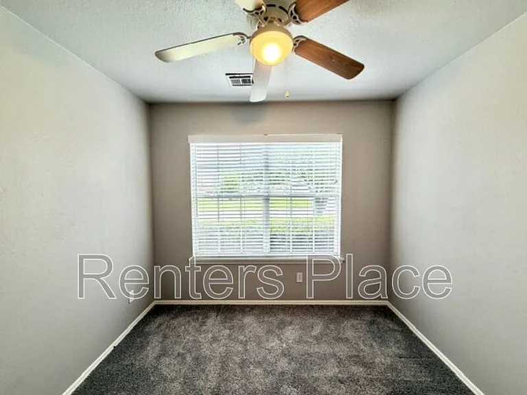 312 W Sycamore St — Photo 10