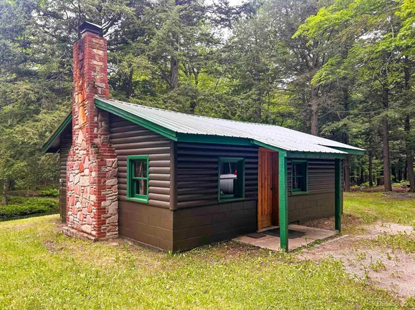 21104 Major Rd, Skanee, MI 49962