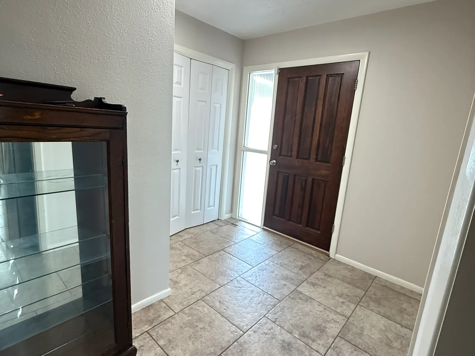 4 bed, 1888 sqft, $2,400 — Photo 3