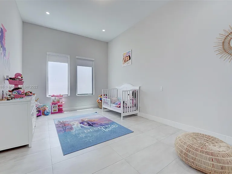 5663 Brookfield Cir W — Photo 37