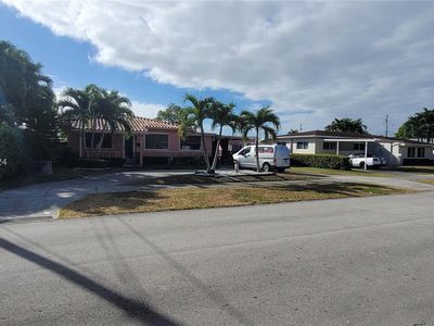 8960 SW 34th St, Miami, FL, 33165