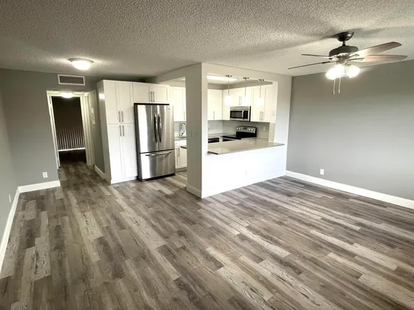 700 Village Green Court #319, Palm Springs, FL 33461