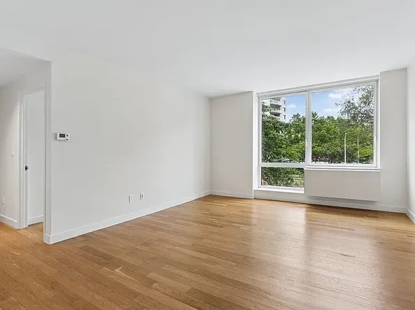 3260 Henry Hudson Pkwy, Bronx, NY
