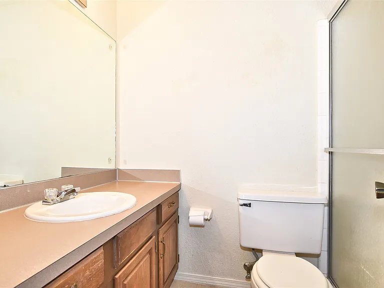 324 W Quantico St — Photo 12