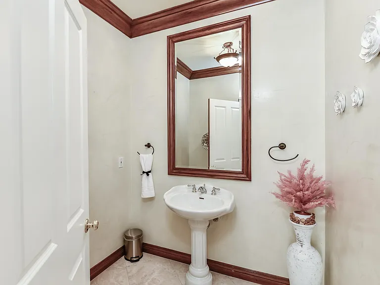 768 Forest Green Dr — Photo 9