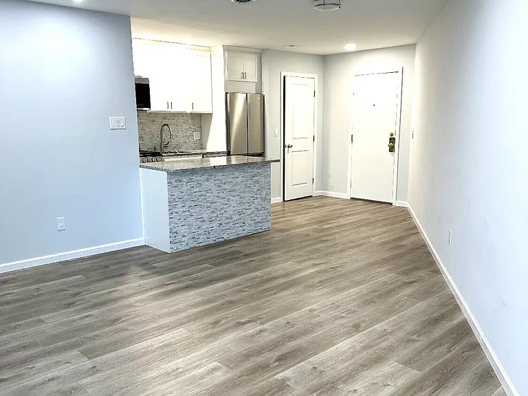 126 Biruta St #B16 — Photo 4